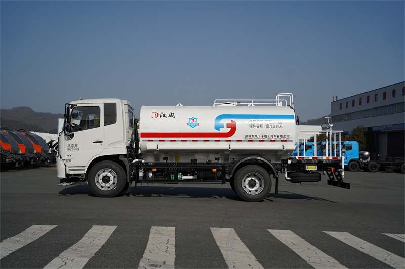 【汉成牌】东风天锦VR-180马力洒水车 13方（燃油车）