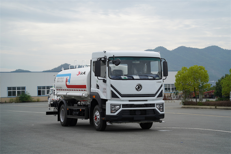 【汉成牌】东风股份D9-170马力洒水车 13方（燃油车）